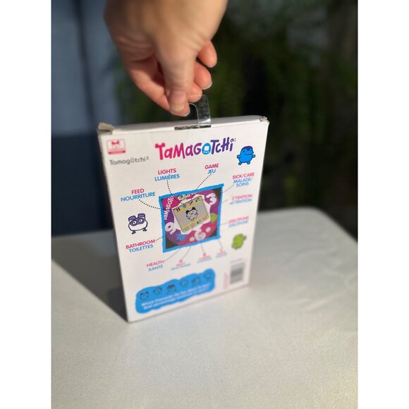 Tamagotchi Gen 1 Digital Pet Keychain Orange / Red / Yellow Shell Design Bandai - Picture 2 of 6